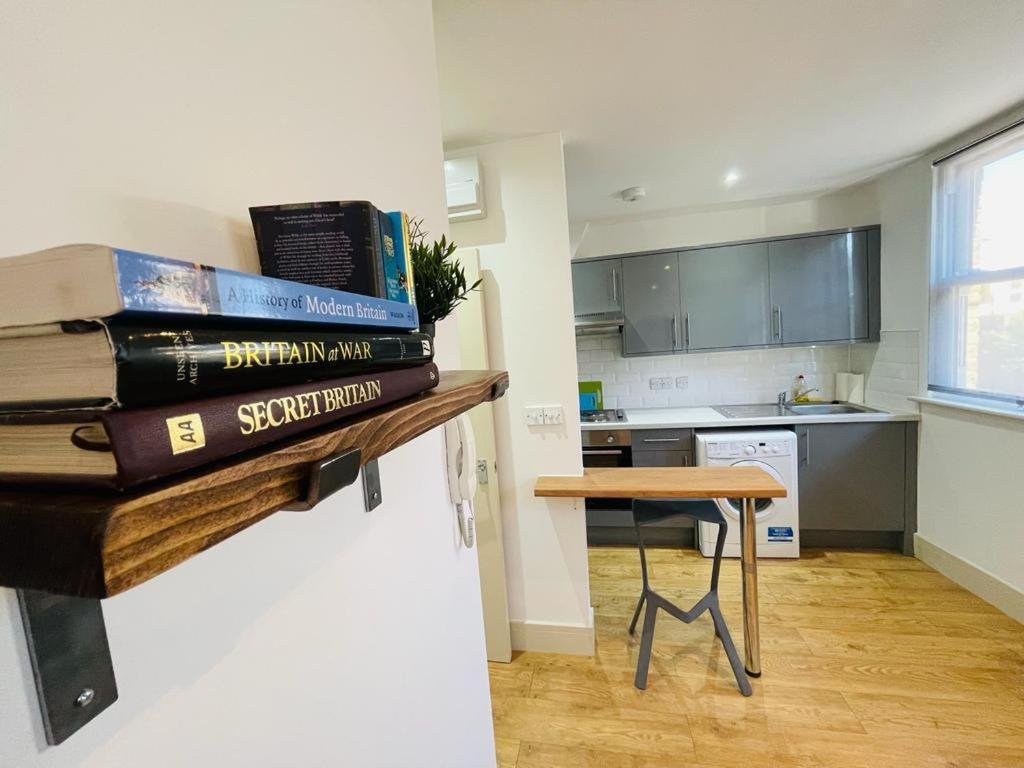 Lovely 2 Bedroom Serviced Apartment In Londres Exterior foto